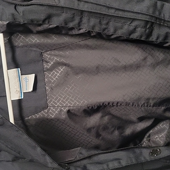 Columbia Women's Black Hooded Ski Jacket - Picture 8 of 9